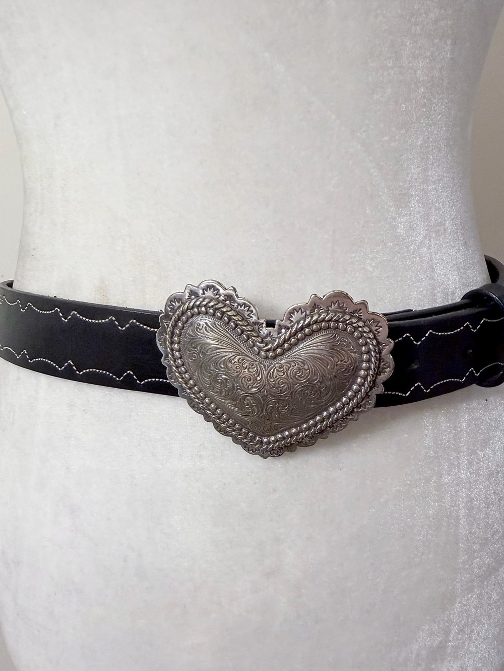 Brighton Black Leather Belt Silver Engraved Filigree Heart Buckle Stitching - Picture 4 of 9